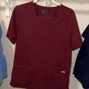 Figs women’s scrubs set